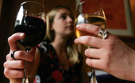 Are young and highly educated women future heavy drinkers?